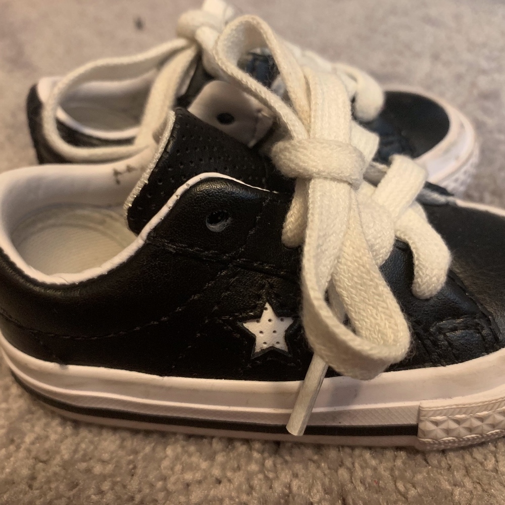BABY SHOE SIZE 5 CONVERSE ORIGINAL!